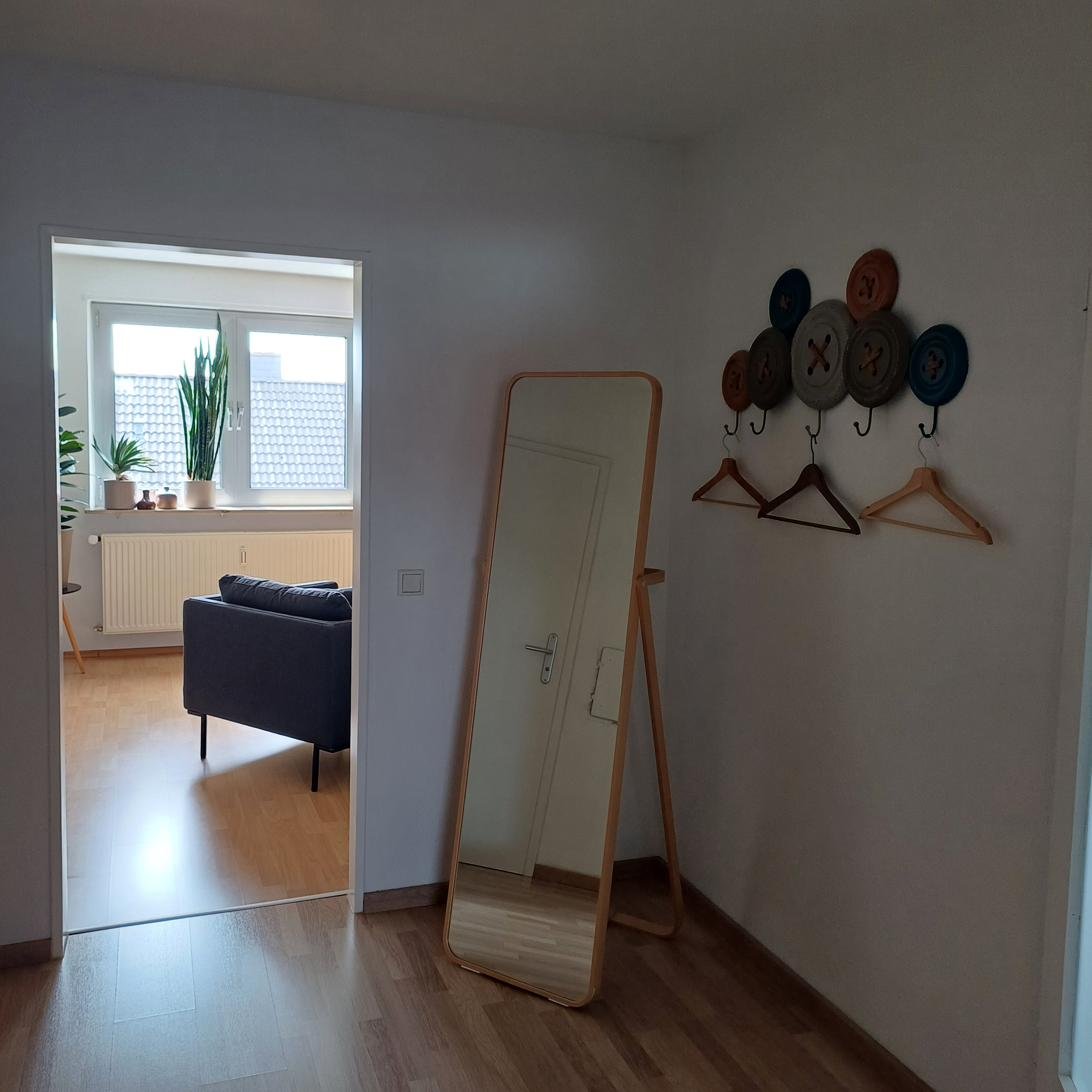 Eingangsbereich mit Garderobe und Standspiegel